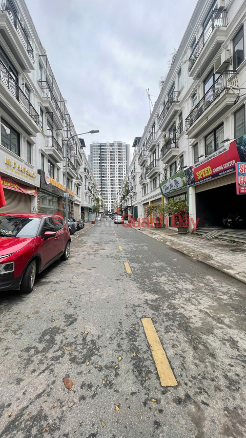 OWNER WANTS TO SELL 84 M2 SHOPHOUSE IN SONG HONG - GIA LAM, PRICE 21.8 BILLION VND, CONTACT 0985865658 _0