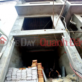 BÁN NHÀ RIÊNG PHỐ ĐÀM QUANG TRUNG- LONG BIÊN ,42M2,6 TẦNG, MT 4.5M, 8.3 TỶ. _0