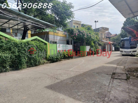 I am the owner selling urgently a plot of land in Xuan Sen village, only 100m from the Ho Chi Minh Highway. _0