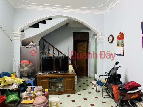 House for sale Vu Ngoc Phan Dong Da 60m2 4 floors 4 sleeps in a rural alley near a car right at 5 billion contact 0975124520 _0