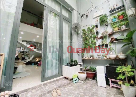 House for sale 3\/2, District 10, cheap price 8.x billion, central! _0