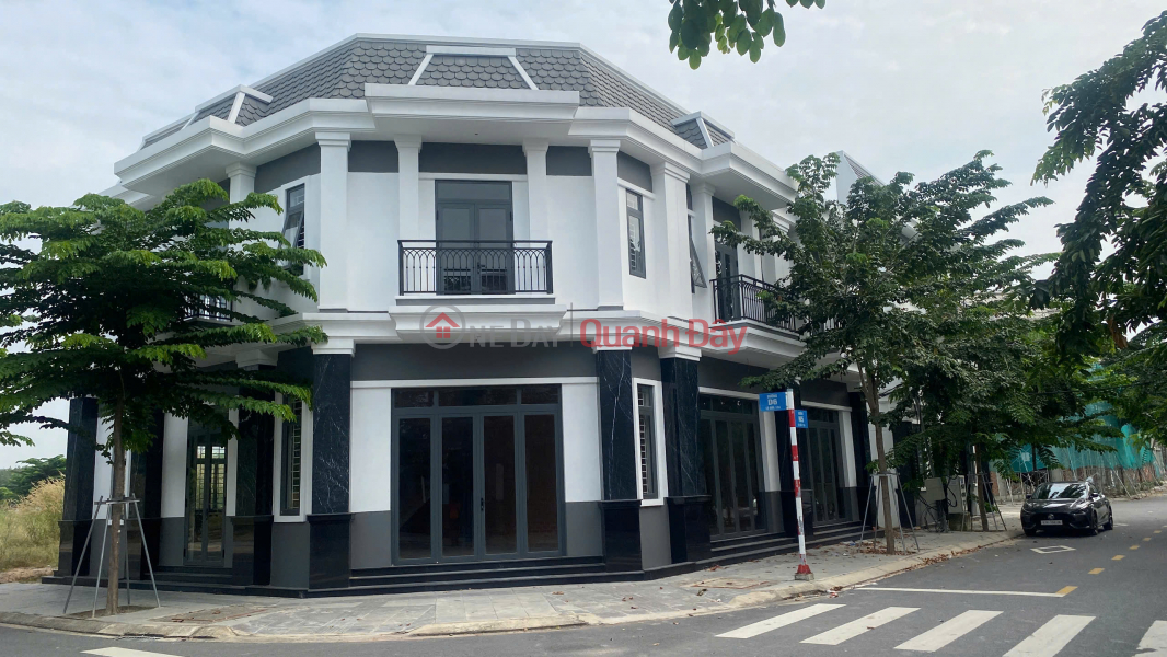 Nhà phố hiện đại tại Hòa Lợi, Bến Cát, giá rẻ 2,66 tỷ - Sổ hồng riêng!
Modern Townhouse in Hoa Loi, Ben Cat – Niêm yết bán