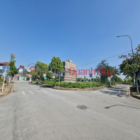 Selling a brand new 3-storey house of 180m2, including the entire red book, 60m2 for car access in Dong Du, Gia Lam. Contact 0989894845 _0