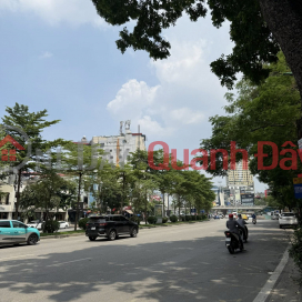 Mặt phố Đường Láng 120m² 5 tầng thang máy mặt tiền 5.1m giá 70 tỷ đường lớn VH đá bóng _0