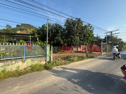 Chủ cần tiền nên bán nhanh 
Hội Xương suối hiệp Diên Khánh Khánh Hòa
Diện tích 649 m có 70m thổ . Ngang 9m _0