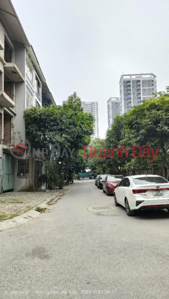 BUILDING BUILDING - DINH CONG AREA SUBDIVISION OF POLICE - CAR ACCESS TO THE HOUSE - SIDEWALK FOR BUSINESS - Area 65m2 x 5 floors. Only slightly Sales Listings