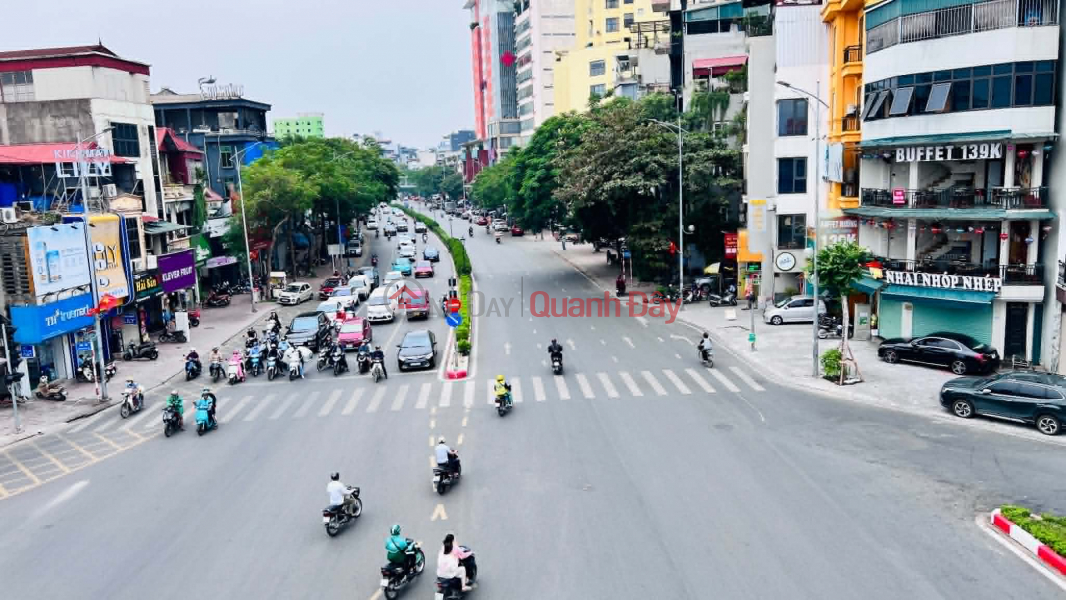 A building on Nguyen Van Cu street, 140m x 10 floors, 8.6m frontage, generating 4 billion VND\\/year in rental income. Sales Listings