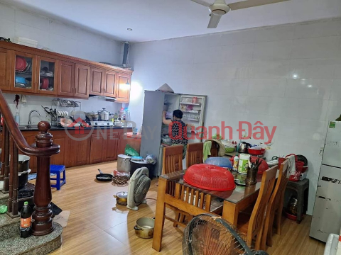 Cực Hiếm! Bán nhà mặt phố Hàng Vải, 70m2, mặt tiền 4.3m, 46.5 tỷ, ô tô 2 chiều, vỉa hè rộng, KD đỉnh _0