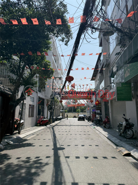 đ 20 Billion, **House for sale in an 8m wide alley off Hoang Hoa Tham Street, Ward 13, Tan Binh District (6.5*20m),22 bedrooms**
