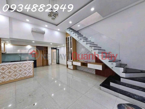 House for sale on Ton Dan street, prime business location - right next to Ton Dan afternoon market and Nguyen Dinh Tu street. _0