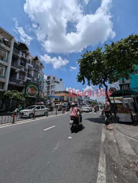 OWNER IS STRIPPED FOR MONEY AND NEEDS TO SELL URGENTLY, RARE HOUSE, BEAUTIFUL FRONTAGE ON DUONG BA TRAC. WARD 1. DISTRICT 8, ONLY 14,000 sqm. _0