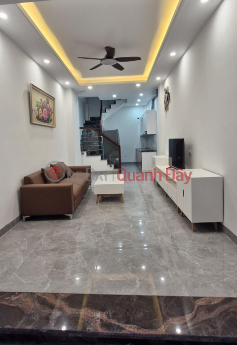 Vị trí trung tâm, ngõ rộng, thoáng, khu dân trí cao, an ninh tốt. Full nội thất: _0