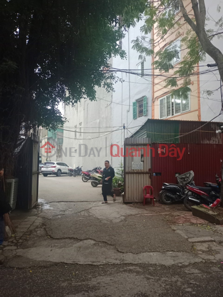 Selling land plot on Nguyen Binh Khiem street, HBT 262m, MT8m, peak business, price 110 billion. Contact 0366051369 Sales Listings