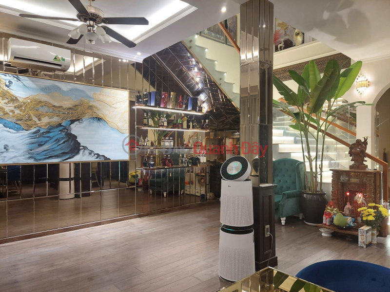 SELL BEAUTY VILA, BAU CAT - TAN BINH AREA, 12 Meters Road, FULL FULL FURNITURE FOR SALE Sales Listings