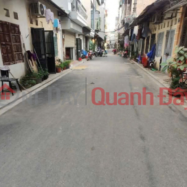 House for sale in C4, Phuc Dong subdivision, 35m2, car safe, price slightly over 7 billion, negotiable. Contact 0936123469 _0