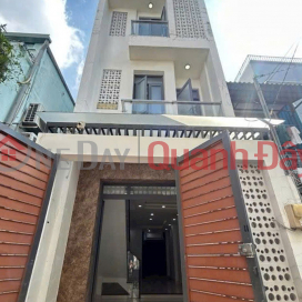 O1882 House on Tran Binh Trong Street, Binh Thanh District, SHR, Square plot, Alley access, 7.x billion VND _0
