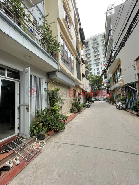 Townhouse for sale in Dang Thai Mai, Tay Ho District. Book 34m Actual 42m Slightly 11 Billion. Commitment to Real Photos Accurate Description. Owner _0