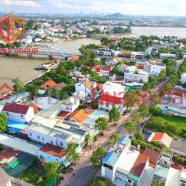 Land for sale on Nguyen Thanh Phuong street frontage, back side adjacent to river, full residential land, cheap price _0