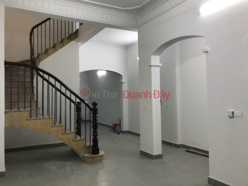 Whole house for rent in Ngoc Thuy, Long Bien 100m2 * 3 floors * car parking Rental Listings