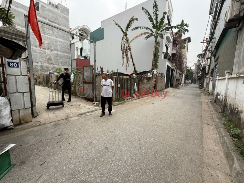 Land for sale in alley 293 Ngoc Thuy, 40m x 3.8m, car parking available, building permit included, price over 5 billion VND (negotiable). Sales Listings