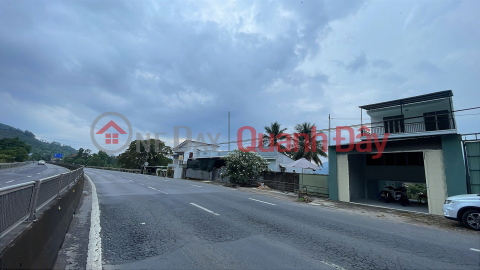 Four-story house for rent at 7 million VND\/month. Located on National Highway 1A, right next to Suoi Dau Industrial Park. Zalo: 79-53.53.53O _0