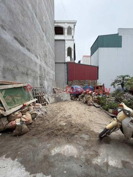 Land for sale in alley 293 Ngoc Thuy, 40m x 3.8m, car parking available, building permit included, price over 5 billion VND (negotiable). Vietnam Sales, đ 5.8 Billion