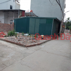 Can you buy land with car access, a corner plot, and near Ring Road 4 for 4.x billion VND? _0