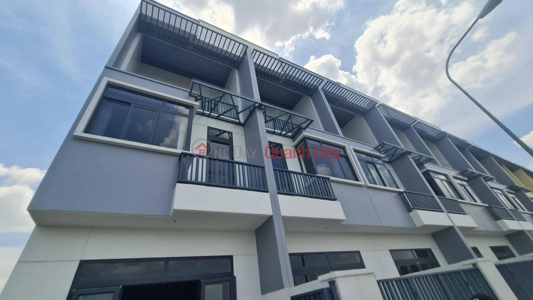 Please Select, Residential, Sales Listings đ 2.1 Billion