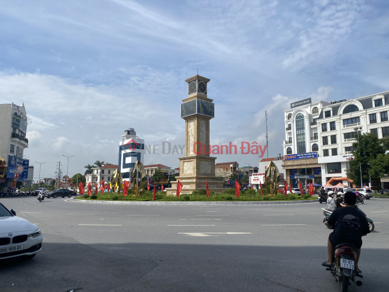 Owner sells land plot near Van Giang roundabout, 108m frontage, 7.43m, investment price in July Sales Listings