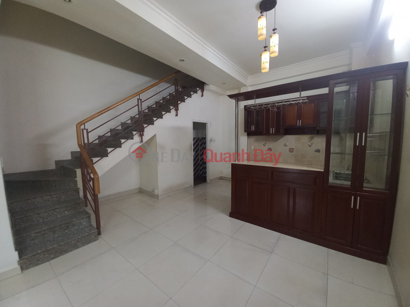Whole house for rent with 3 floors, near Cay Go roundabout, District 10, only 15 million\\/month Rental Listings