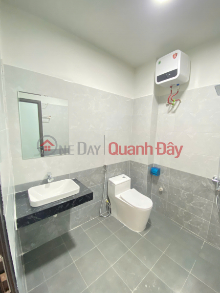 đ 4.2 Billion 4 BILLION TO OWNER A 5-STOREY HOUSE, CORNER LOT, CAR PARKING AT THE DOOR, 42M2, CLOSED TOILET, 4 BEDROOMS, AVAILABLE BEFORE TET