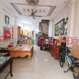 Selling house in distribution lot, car park at Hoang Mai gate, 42m, 5T, built by people, near the street, doing online business. _0