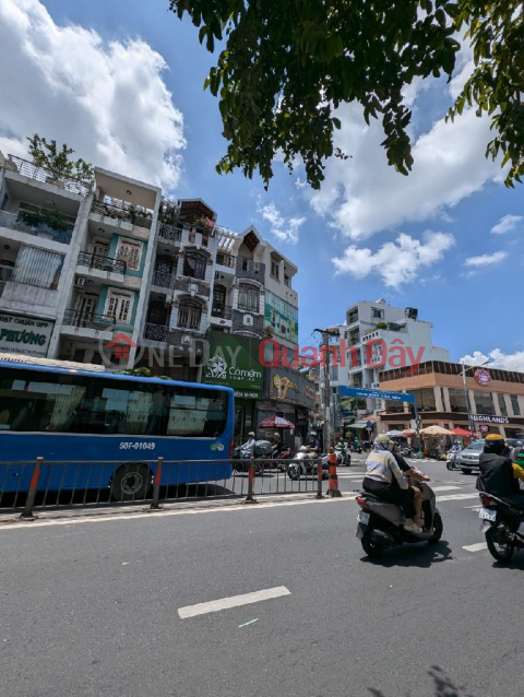 OWNER IS STRIPPED FOR MONEY AND NEEDS TO SELL URGENTLY, RARE HOUSE, BEAUTIFUL FRONTAGE ON DUONG BA TRAC. WARD 1. DISTRICT 8, ONLY 14,000 sqm. _0