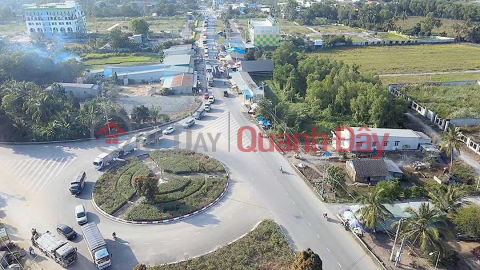 BEAUTIFUL LAND - PROFITABLE INVESTMENT - Owner Needs to Sell Land on DT. 830 Road, Huu Thanh Commune, Duc Hoa, Long An _0