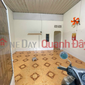 Cho thuê nhà gần chợ Phú Thọ 5,5m x 35m chỉ 4tr _0