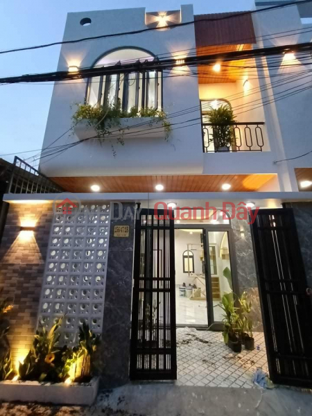 Two-storey masterpiece house 256 Au Co Location is right in the center of Hoa Khanh Sales Listings