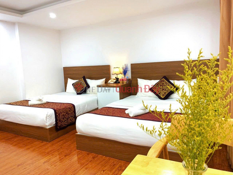 Hotel with 21 rooms for rent on Nguyen Thi Nghia Street - in the center of Da Lat. Price: 50 million VND. Rental Listings