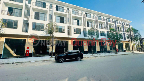 House for Sale (Shousehouse) - Prime Location - Excellent for both Living and Business - Right at the entrance to the new market _0