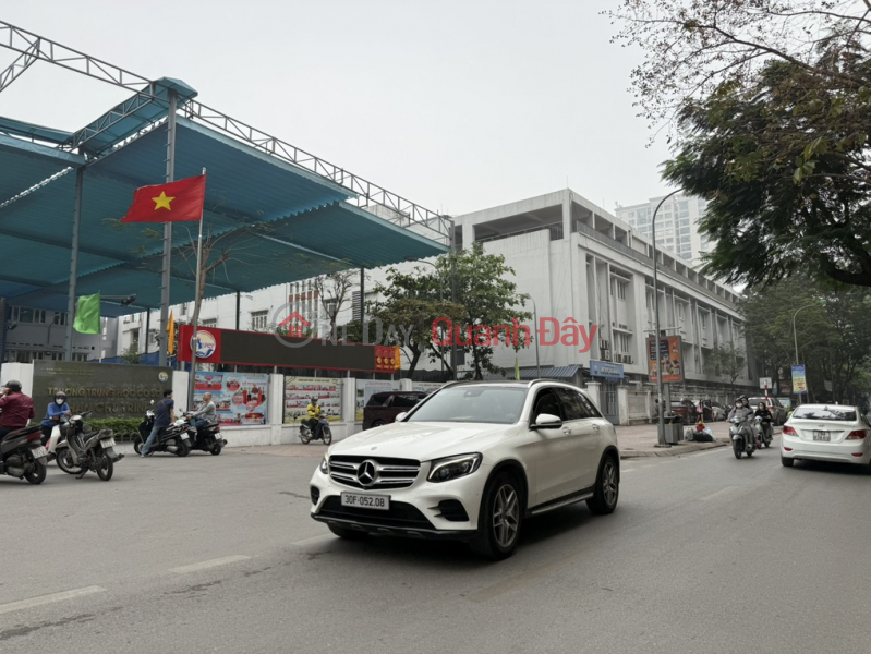 House for sale on Nguyen Cong Hoan, Ba Dinh, divided into lots, car, 42m2, 5 floors, frontage 5.2m, only 14.8 billion Sales Listings
