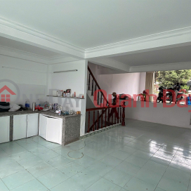 Cần bán nhà 4 tầng mặt tiền ql 1A, phía sau là con sông thơ mộng, nằm ngay khu công nghiệp suối dầu _0