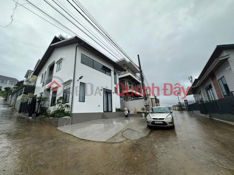 Newly built home for rent with parking space and beautiful view, price 17 million VND, located on Nam Ho Street, Da Lat, Lam Dong. _0