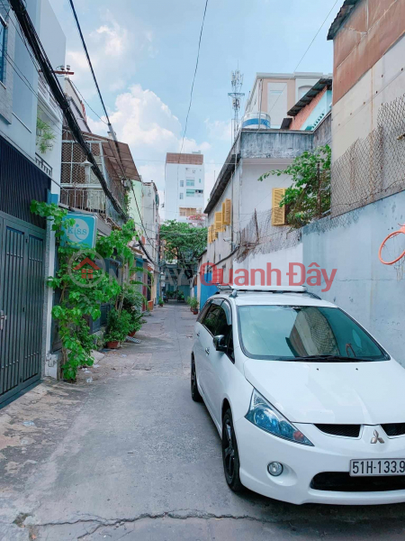 Phu Nhuan. Huynh Van Banh 60m2, (4m x 15m) 11 billion. Car alley. Vietnam | Sales ₫ 11 Billion