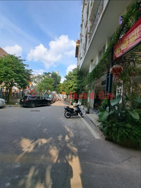 Selling Au Co Townhouse in Tay Ho District. Book 80m Actual 90m Built 10 Floors Frontage 9.8m Approximately 21 Billion. Commitment to Real Photos _0