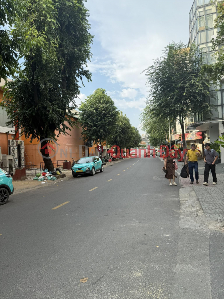 đ 9 Billion, **House for sale in Nguyen Thai Binh Street, Ward 4, Tan Binh District (4x13.5) 3 floors