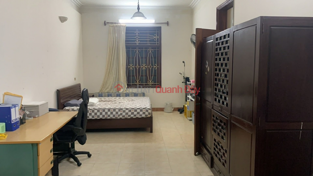 đ 29.9 Billion, OWNER selling house in the center of Cau Giay, 137m2 - 3 floors - Wide alley frontage, car parking 15m away.