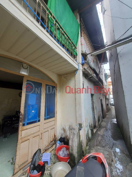 D2433* Curious about a 100m² house in Binh Thanh district with car access in an alleyway, priced at only 13.x billion VND? Sales Listings