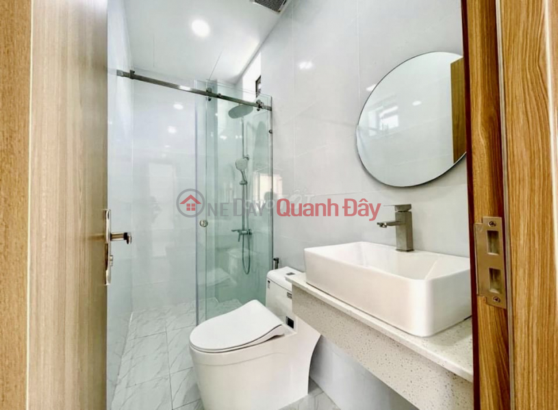 The owner needs money to pay off debt and quickly sells a 5 x 25 house near the market with private books | Vietnam, Sales | đ 500 Million