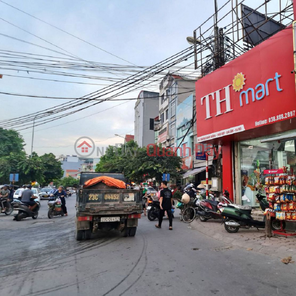 Right at the beginning of Gia Lam, Hanoi, there is still a 61m2 plot of land, 5m frontage, 7 seats, house price over 4 billion. Contact 0989894845 Vietnam Sales | đ 4.2 Billion