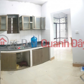 Cho thuê căn hộ tập thể tầng 3 Phố Tạ Quang Bửu 48m2, 6.5 Triệu _0