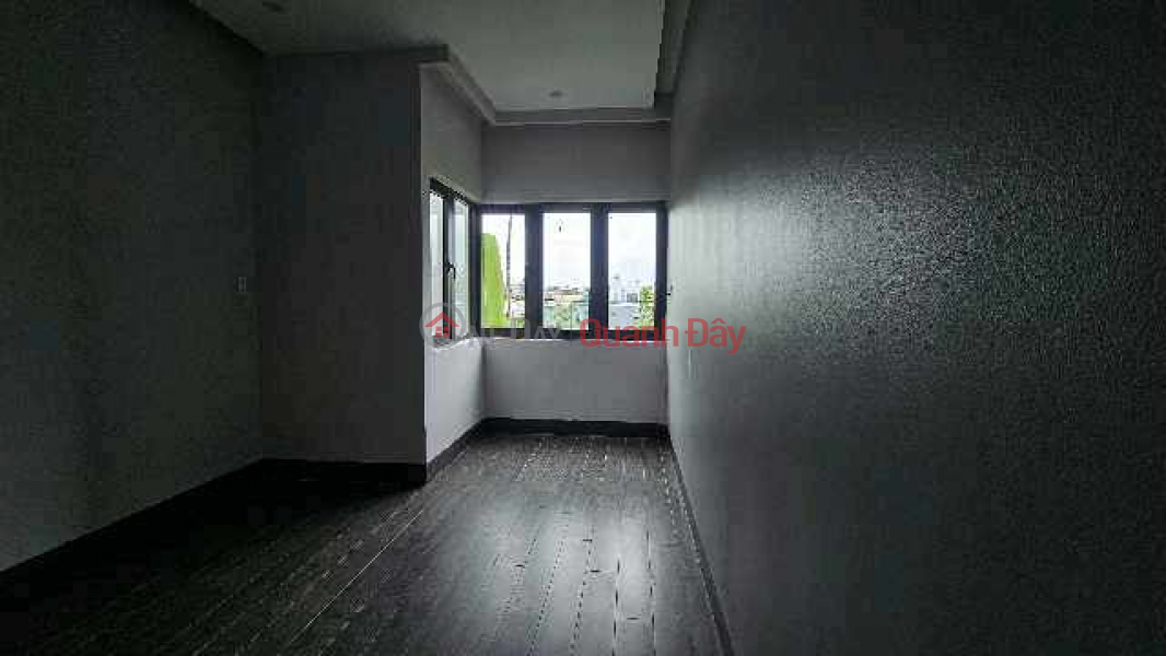 Nhà Sân Vườn 2 Tầng, Hòa Xuân cần bán. Mới 100%, Đường 5m5, lề 3m. 100m2, hướng chính Đông. Liên hệ chủ 0767387977 Niêm yết bán